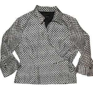 Anne Carson 100% Silk Wrap Blouse
Estimated Size: Medium (21” p to p)